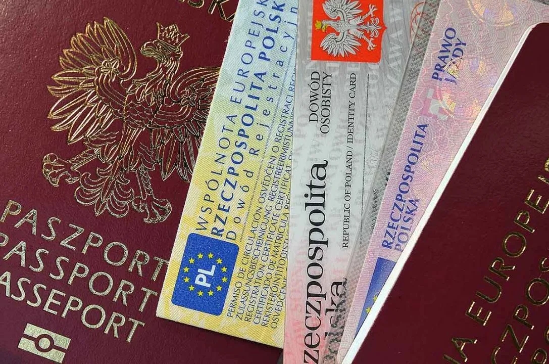 Paszport czy dowód dla dziecka - co wybrać na podróż?