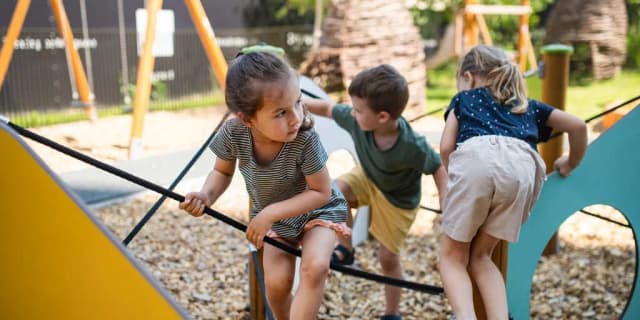 Objawy nadczynności tarczycy u dziecka – jak je rozpoznać i nie przegapić Objawy nadczynności tarczycy u dziecka – jak je rozpoznać i nie przegapić