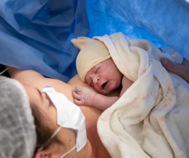 Co potrzeba dla dziecka po porodzie – lista niezbędnych rzeczy, których nie możesz pominąć Co potrzeba dla dziecka po porodzie – lista niezbędnych rzeczy, których nie możesz pominąć