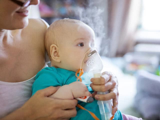 Inhalacje na katar dla niemowlaka: skuteczne metody i składniki Inhalacje na katar dla niemowlaka: skuteczne metody i składniki