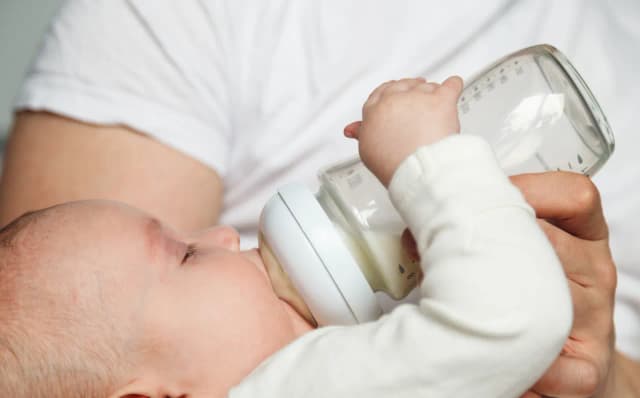 Ile je 4 miesięczne dziecko? Odkryj kluczowe potrzeby żywieniowe Ile je 4 miesięczne dziecko? Odkryj kluczowe potrzeby żywieniowe