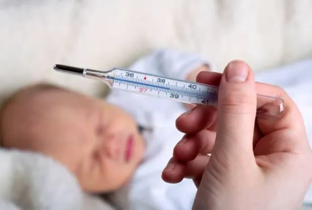 Jak skutecznie chronić niemowlę przed przeziębieniem – praktyczne porady dla rodziców Jak skutecznie chronić niemowlę przed przeziębieniem – praktyczne porady dla rodziców