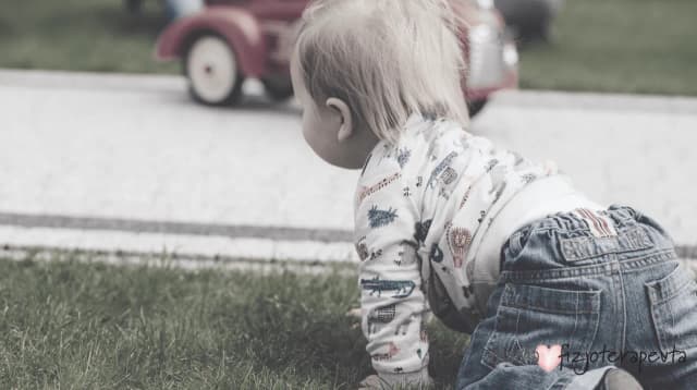 Jak zachęcić dziecko do raczkowania - skuteczne sposoby i porady Jak zachęcić dziecko do raczkowania - skuteczne sposoby i porady