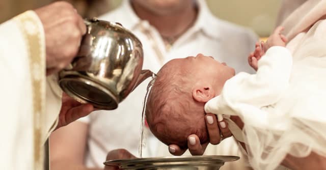 Ile w kopertę na chrzest dziecka? Sprawdź, co warto dać Ile w kopertę na chrzest dziecka? Sprawdź, co warto dać